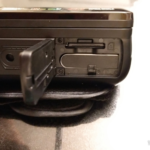 **NEVER USED** DVC camcorder with accessories! - Picture 11 of 15